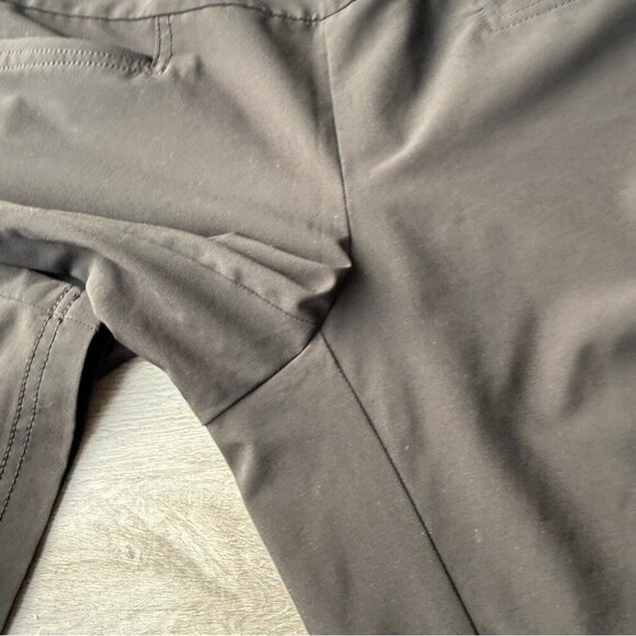 Weekend’s by Chico Wide Leg Cargo Style Wrinkle free Capri Pants - Picture 3 of 9